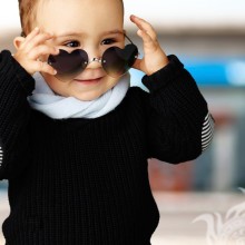Foto de un niño con gafas descargar en perfil