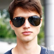 Hombre joven en gafas grandes foto en descarga de avatar
