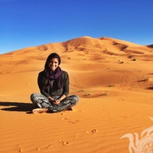 Chica en la foto del desierto para avatar