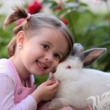 Foto auf Avatar-Mädchen mit Kaninchen