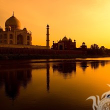 Taj Mahal bei Sonnenuntergang auf Profil