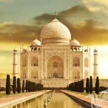 Taj Mahal in den Wolken Foto herunterladen