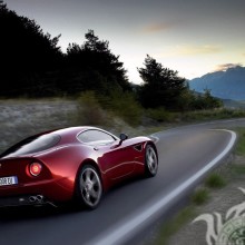 Машина Alfa Romeo фото