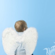 Foto de ángel bebé en avatar sin rostro