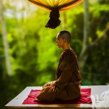 Foto de meditación de monje budista para avatar