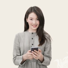 Китайська дівчина з телефоном
