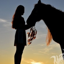 Девушка и лошадь, фото силуэтов
