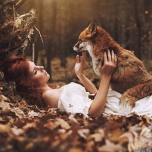 Mädchen mit einem Fuchs