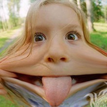 Photoshop über ein gruseliges Mädchen für einen Avatar