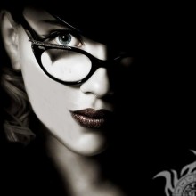 Темная аватарка с красивой девушкой в очках