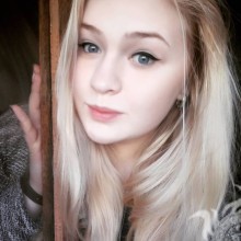 Foto real de una niña de 14 - 15 - 16 años en un avatar
