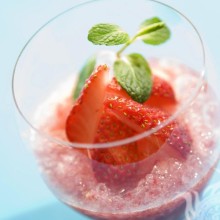 Dessert mit Erdbeeren in einem Glas