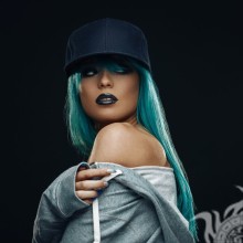 Chica con una imagen de gorra para un avatar