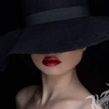 Avatar de mujer misteriosa con sombrero