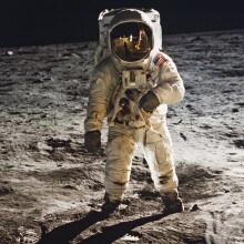 Астронавт на місяці фото на аватарку