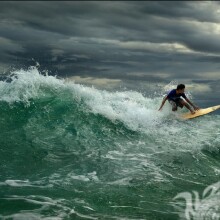 Foto de chico surfista en descarga de avatar