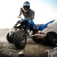 Piloto de motocicleta em um ATV no avatar