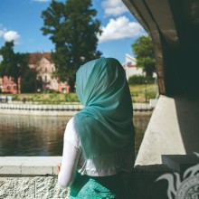 Foto de mulher muçulmana na parte de trás