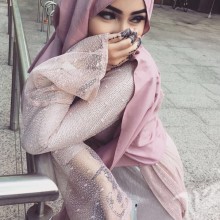 Belas fotos de uma mulher muçulmana em um avatar