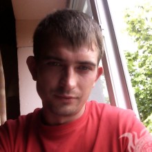 El chico de la camiseta roja foto en la descarga del avatar