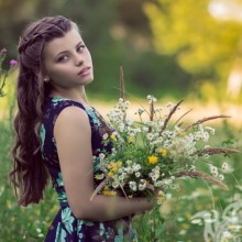 Дівчина з квітами на аву