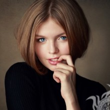 Retrato de una hermosa niña en la descarga de avatar