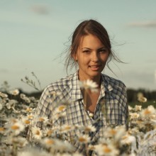 Garota com flores no avatar baixar foto