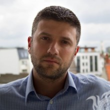 Rostro masculino en foto de avatar de VK