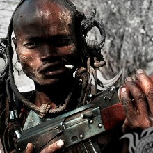 Africano con armas en descarga de avatar