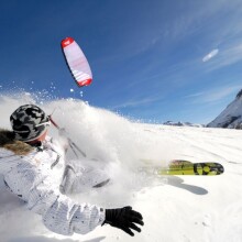 Лижник в бризках снігу фото на аватарку