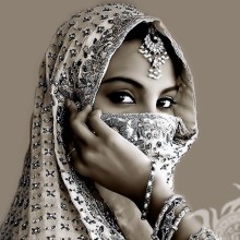 Schönes Mädchen in einem Burka-Foto für Ihren Profilbild-Download