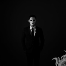 Чоловік у масці темний аватар