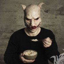 Cool avatar con máscara de cerdo