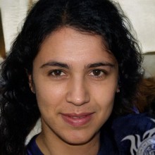 Weibliche Gesichter auf dem Profilbild einer Brünetten