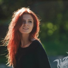 Photo of a red-haired girl for icon download