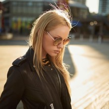 Blonde à lunettes photo sur téléchargement avatar