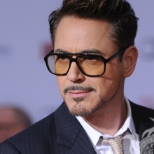 Robert Downey en foto de gafas en la foto de perfil