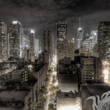 Ciudad nocturna con rascacielos en tu foto de perfil