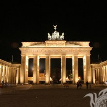 Бранденбургские ворота в Берлине ночное фото