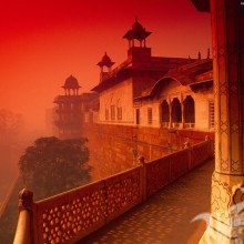 Балкон дворца в тумане картинка на аву