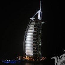 Hermoso hotel en Dubai foto nocturna en tu foto de perfil