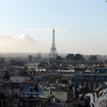 Eiffelturm auf dem Hintergrund des Pariser Avatars