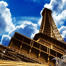 Foto des Pariser Eiffelturms von unten auf dem Profilbild