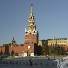 La torre spasskaya del Kremlin en la foto de perfil