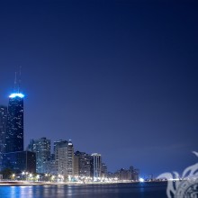 Costa con paisaje nocturno de rascacielos para foto de perfil