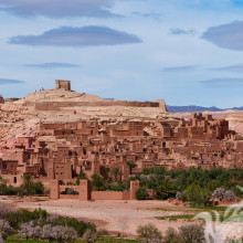 Foto de prédios e estruturas de Marrocos em uma encosta para foto de perfil