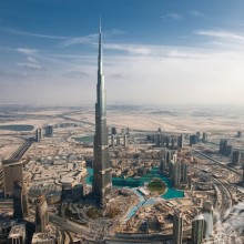 Torre alta em Dubai na foto do seu perfil