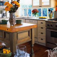 Interior de cocina en una casa de campo en la foto de perfil