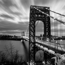 Photo de profil en noir et blanc du pont
