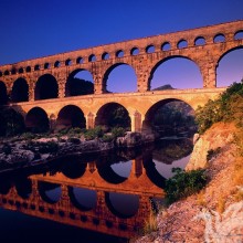Mittelalterliche Steinbrücke Foto für Seite